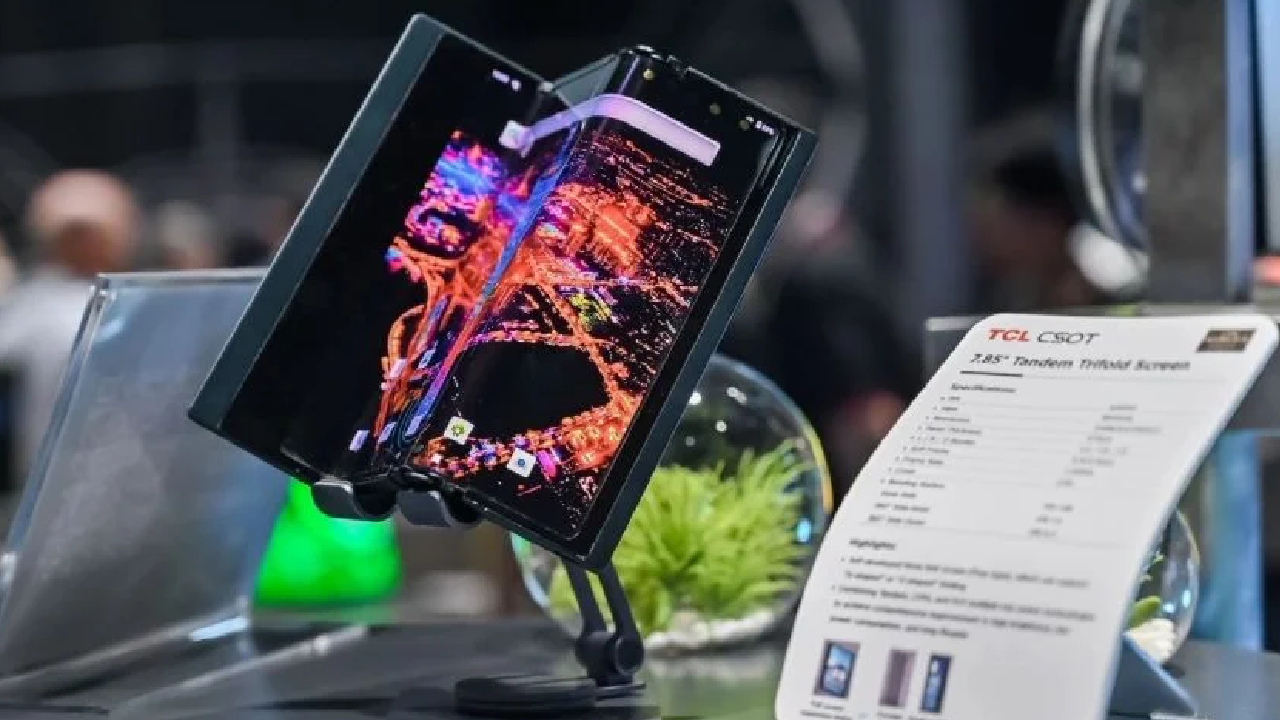 At SID 2024, TCL introduced the world's first trifoldable phone.  This foldable phone can take G and Z shapes.