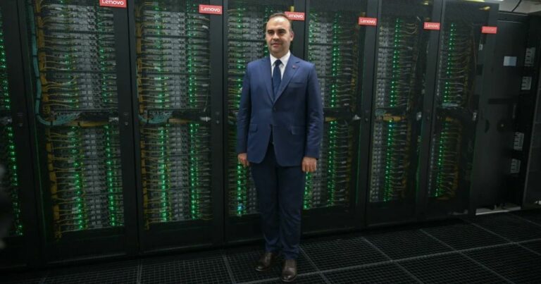 35 bin bilgisayara eşdeğer: Türkiye’nin süper bilgisayarı ARF tanıtıldı!