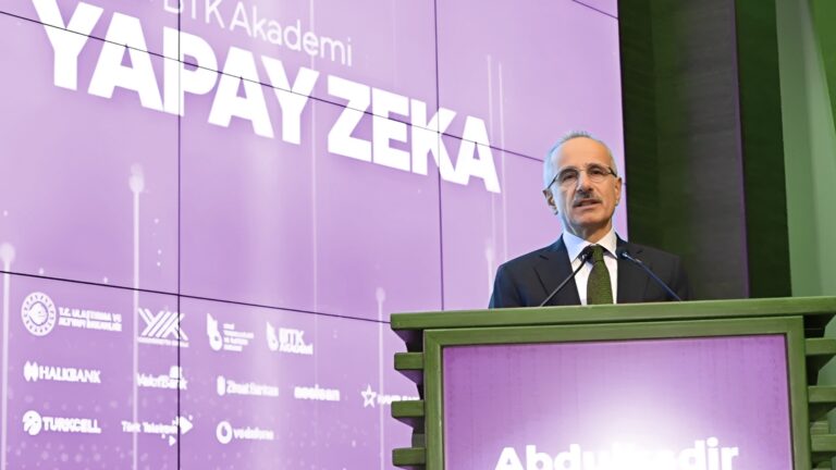 Üniversitelere yapay zeka geliyor! Tarih belli oldu