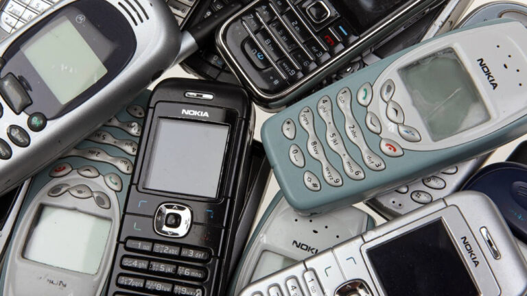 Rekor kıran devasa telefon koleksiyonu tanıtıldı!