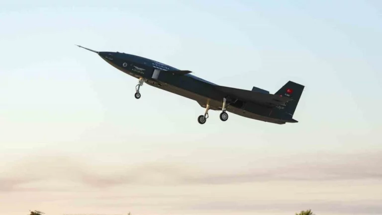 Art yakıcı ve AESA radarlı Bayraktar Kızılelma uçuşa geçti!