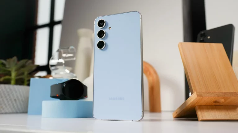 Galaxy S24 FE paramparça edildi: Tamir testini başarıyla geçti!