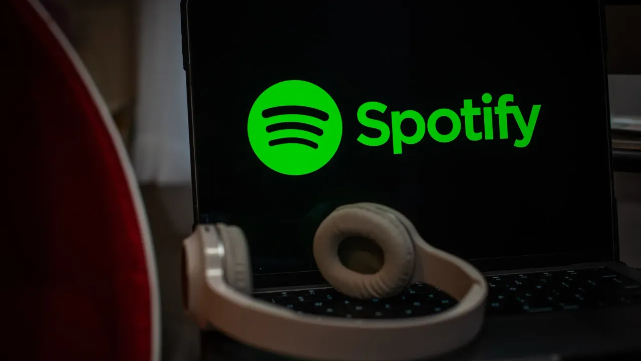 Son bir saattir kullanıcılara ve trafik tarama sitelerine göre Spotify çöktü. Uygulama hem websitesinde hemde uygulamada çalışmıyor.