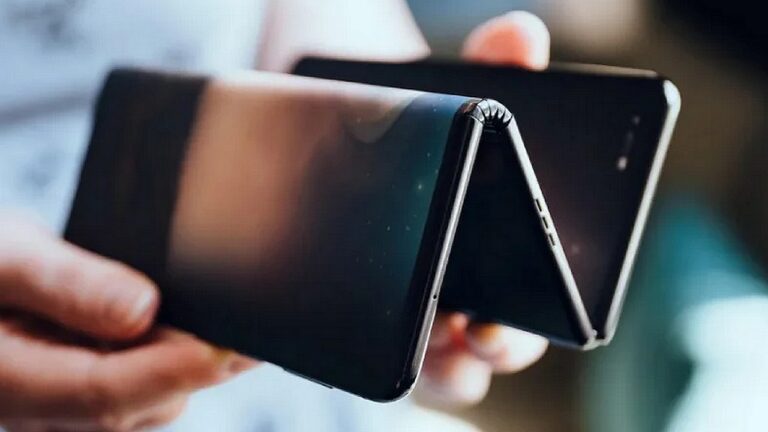 Huawei bir ilke imza atıyor! Üçe katlanan telefonun adı açıklandı