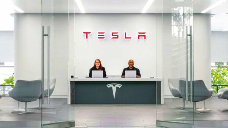 Tesla, ‘Hastayım’ diye işe gelmeyenlerin evine baskın düzenliyor!