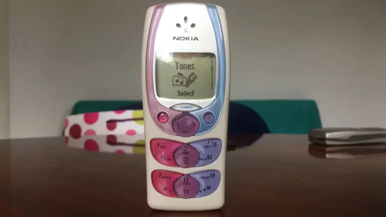 Bir dönem satış rekorları kıran Nokia 2300 modernize edilerek yeniden piyasaya çıkıyor