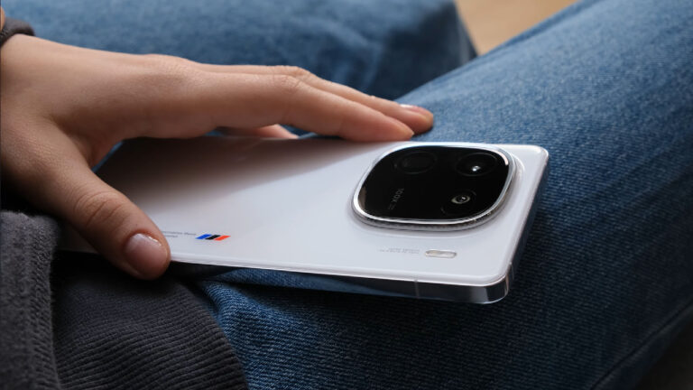 120W hızlı şarj, devasa batarya! Amiral gemisi iQOO 13 tanıtıldı