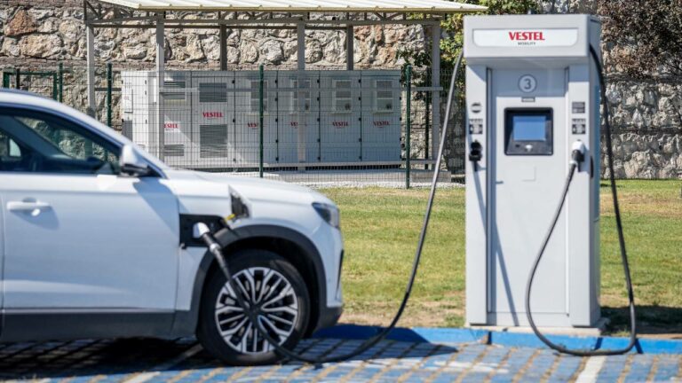 Vestel’den Türkiye’nin ilk yerli batarya enerji depolama sistemi