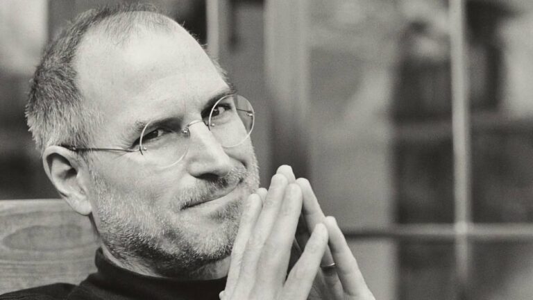 Steve Jobs, batmak üzere olan Apple’ı nasıl diriltti?