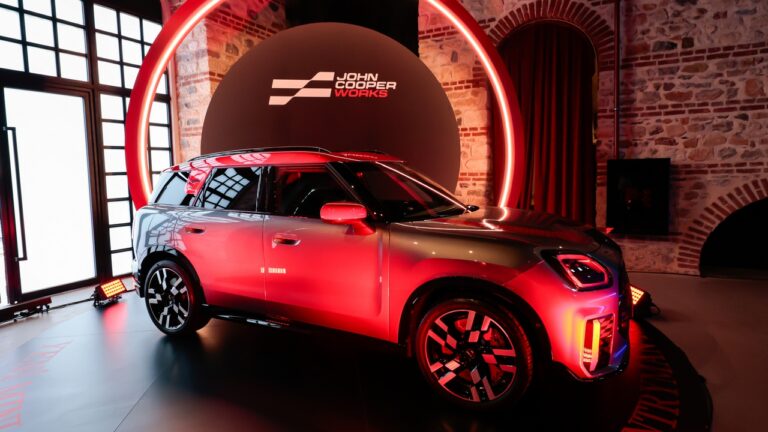 Yepyeni MINI Cooper 5 Kapı ve MINI Cooper Cabrio, Türkiye’de tanıtıldı!