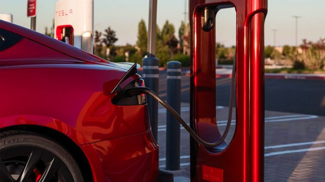 tesla model y ücretsiz şarj