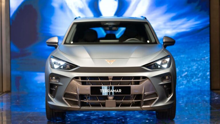 CUPRA City Garage İstanbul açıldı! CUPRA Terramar fiyatı ve özellikleri