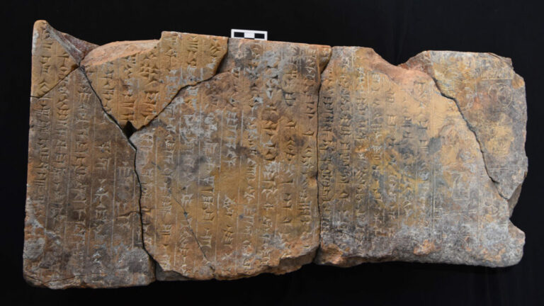 Yanmış Asur tapınağında 2.800 yıllık tarihi eserler bulundu