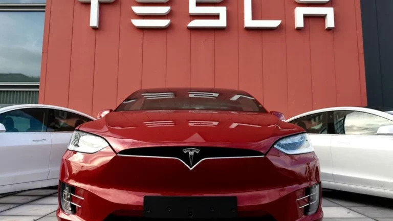 Tesla eski modelleri de unutmadı! Dev güncelleme