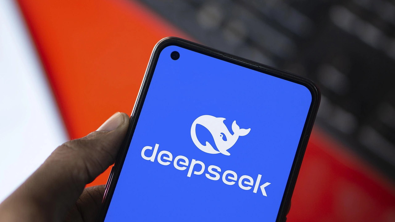 DeepSeek'in tanıtılmasının ardından ABD borsasındaki teknoloji şirketlerinin hisseleri birer birer çakılırken Apple yükselişe geçti.