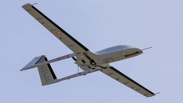 Bayraktar TB3, çifte atış testinde hedefi tek delikle vurdu!