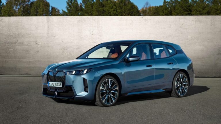 700 km menzilli yeni BMW iX tanıtıldı! Yenilikler neler?