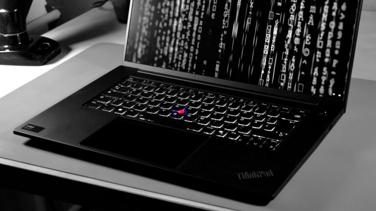 Bir devrin sonu: Lenovo, ikonik kırmızı butonu kaldırdı!