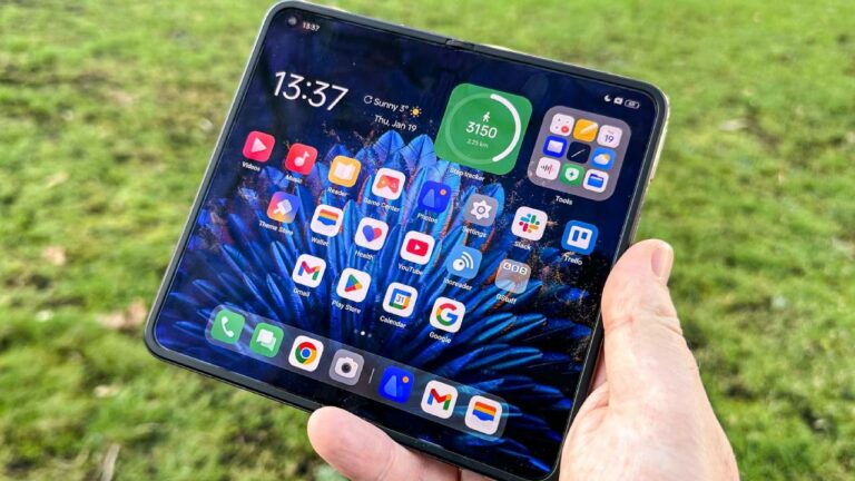 Oppo’dan titanyum kaplama incecik katlanabilir geliyor!