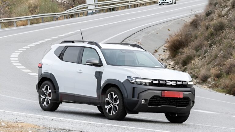 Dacia Duster 4X4 hibrit versiyonuyla ilk kez yollara çıktı!
