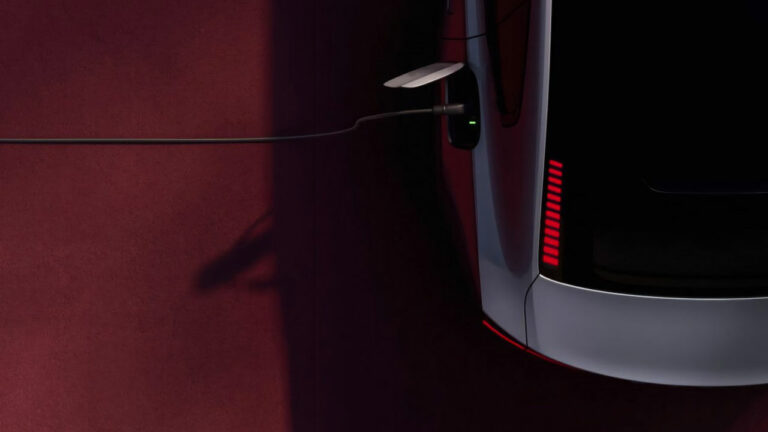 Volvo ES90, yeni teknoloji ile 700km menzil sunabilir!