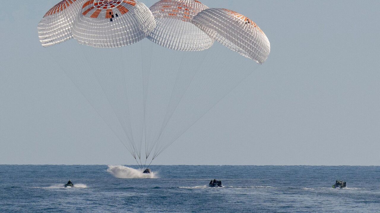 Mahsur kalan NASA astronotları nihayet dünyaya döndü.