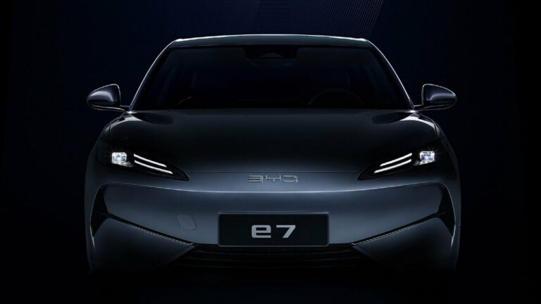 BYD, yeni elektrikli sedanı e7’yi görücüye çıkardı!