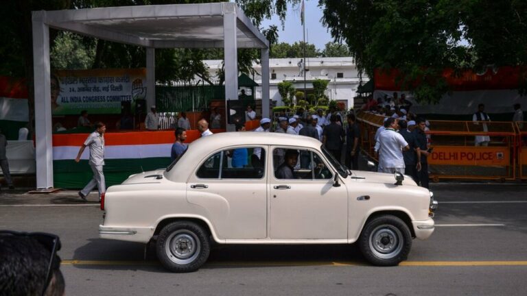 Hindistan eski araçlara yakıt vermeyi durduruyor! Peki neden?