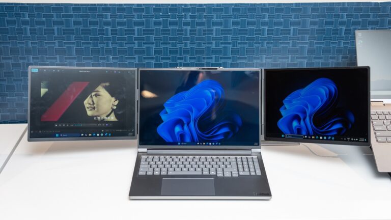 Tek laptop, üç ekran: Lenovo’nun yeni konsepti MWC’yi salladı