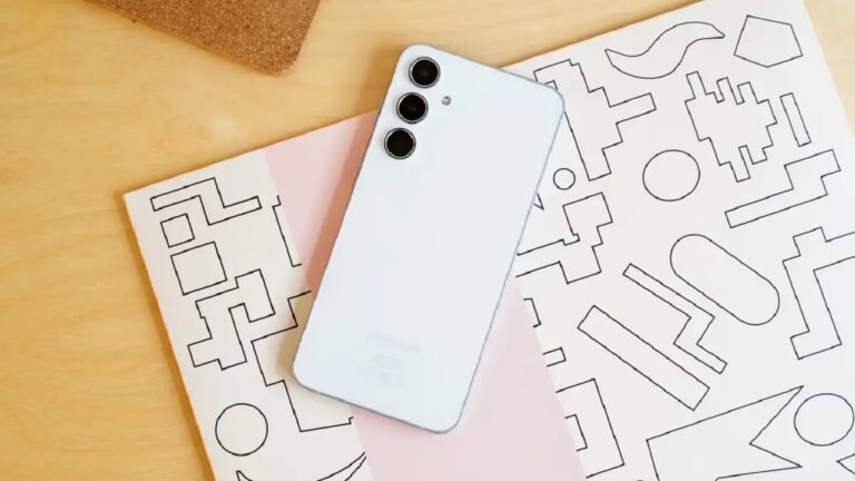 Samsung, popüler telefonu için beklenen güncellemeyi yayınladı!