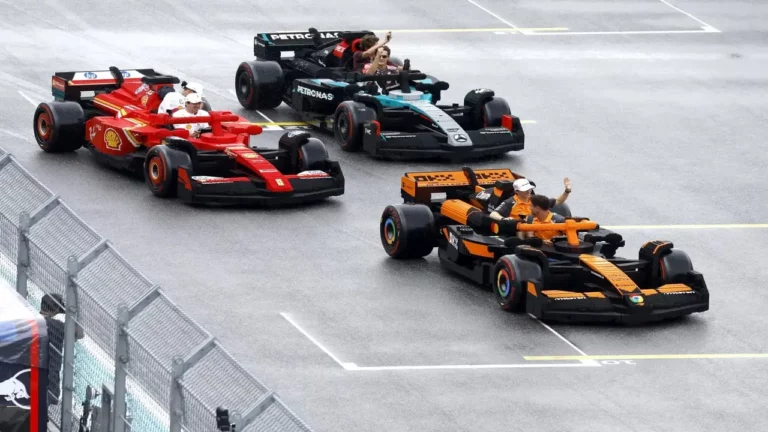 Formula 1 pilotları, LEGO araçlarla yarıştı!