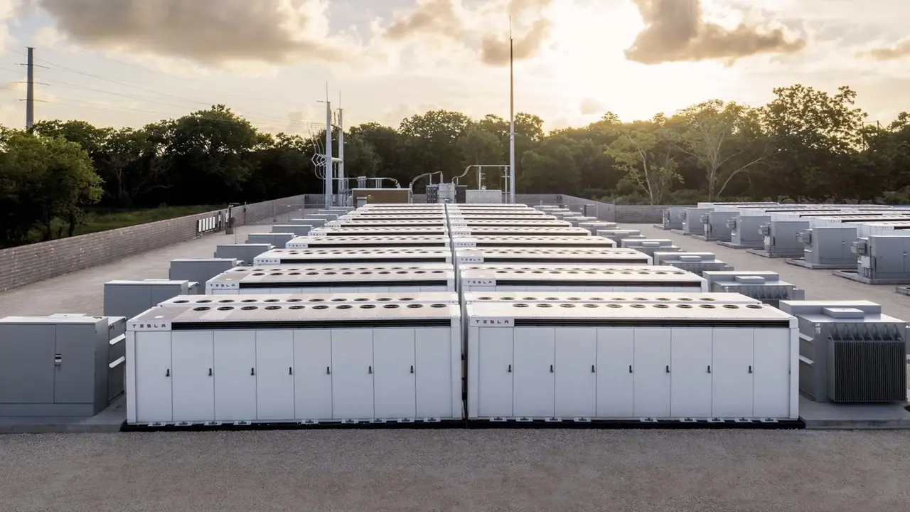 Tesla, enerji depolama alanında kan kaybediyor! 1 Tesla Megapackler Colossus sup