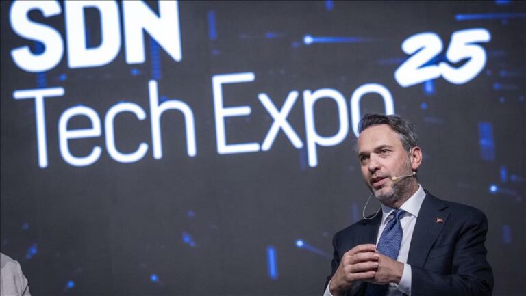 Bakan Bayraktar SDN Tech Expo’da konuştu! Yenilenebilir enerji yatırımları hızlanıyor