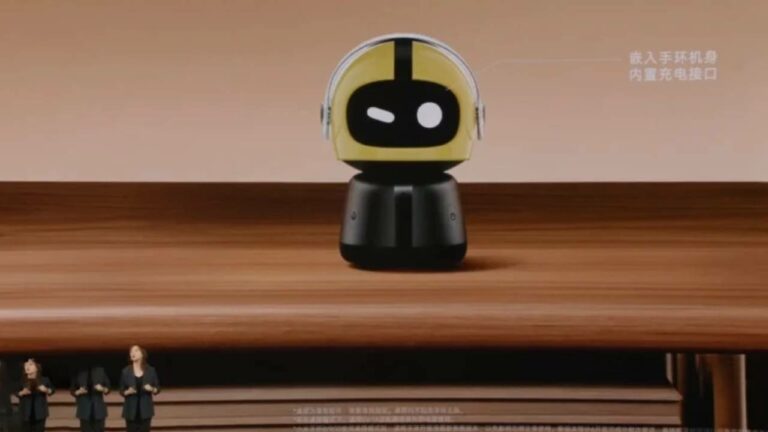 Xiaomi’den masaüstü robot: Mi Band’i akıllı ekrana dönüştüren yeni dock tanıtıldı