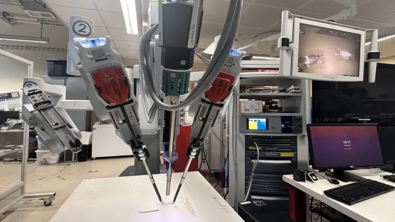 Otonom robot cerrah tıp alanında çığır açabilir