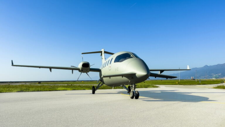 Gökyüzünün Ferrari’si görücüye çıktı