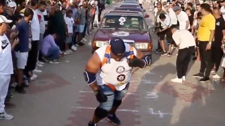 20 otomobili tek başına çekti! Rekor kırdı!