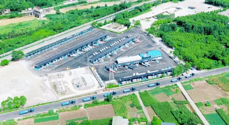 Dünyanın en büyük kamyon şarj istasyonu açıldı