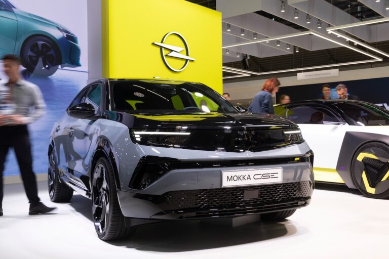 Opel GSE Efsanesini Bir Üst Seviyeye Taşıyor