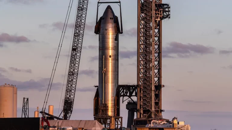 SpaceX’in insanlı Ay misyonu risk altında!