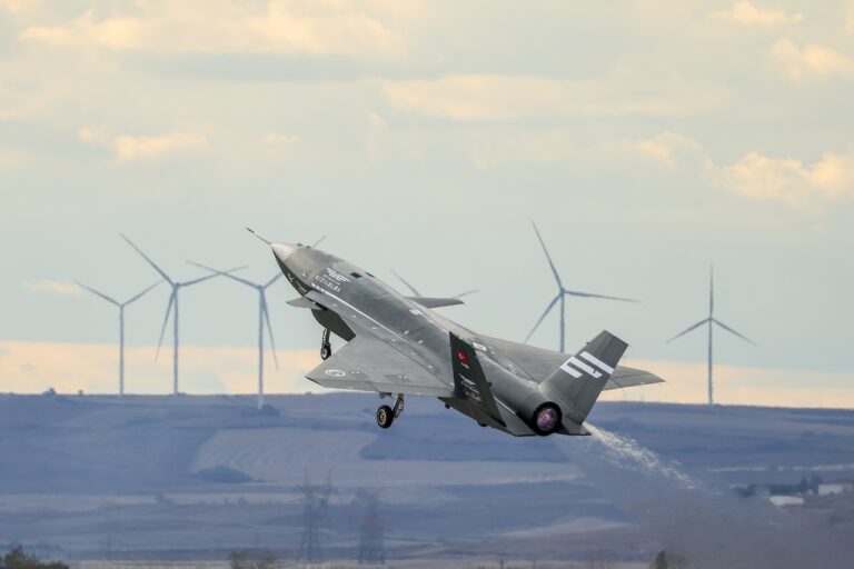 Milli Savaş Uçağı Kızılelma Gökyüzündeki Gücünü Ateşle Kanıtladı