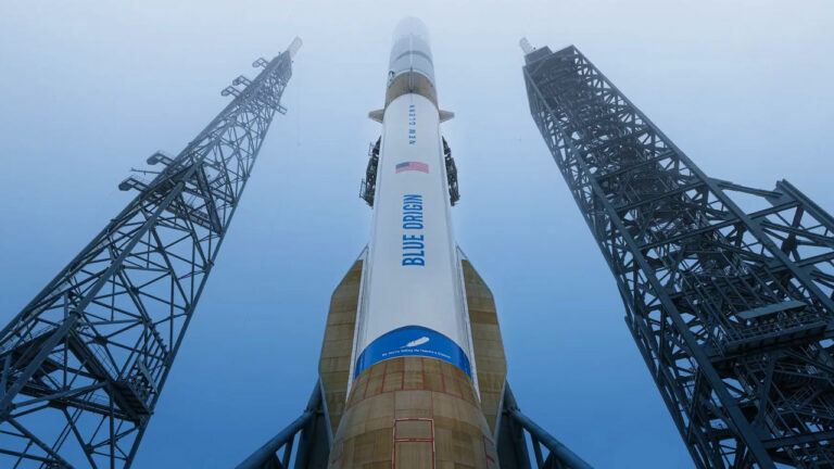 Starship Gecikirken Blue Origin Ay Yarışında Öne Geçiyor!