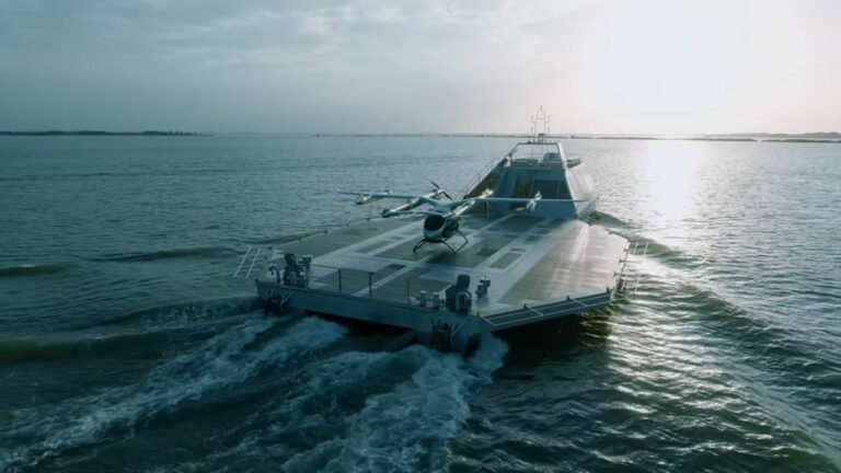 Denizin Üzerinde Yüzen Hava Taksi Havaalanı!