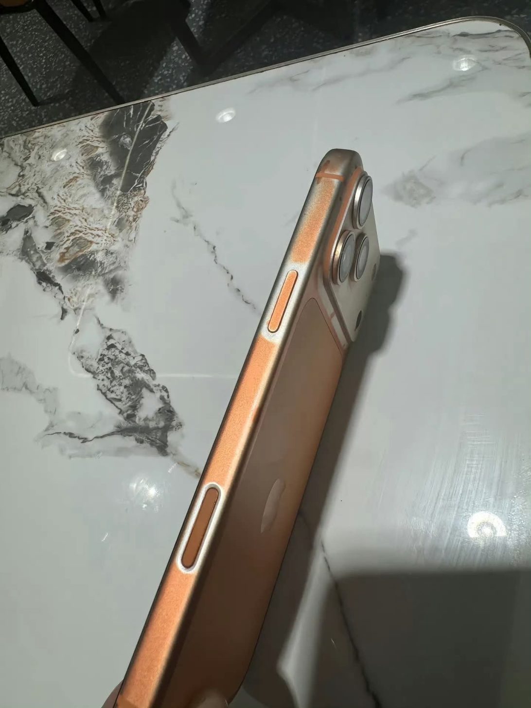 iPhone 17 Pro Max, Kozmik Turuncu, ıslak mendil