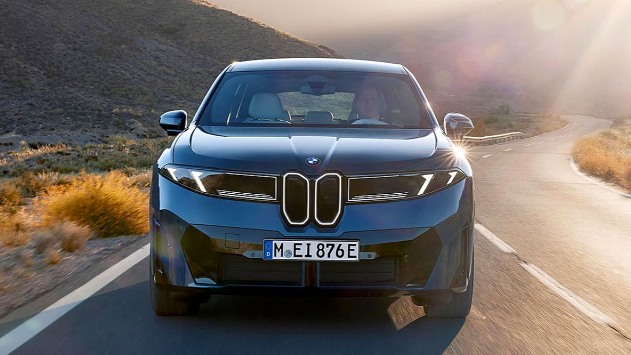 Yeni BMW iX3 805 KM Menzil ve Rekor Şarj Hızıyla Geliyor!