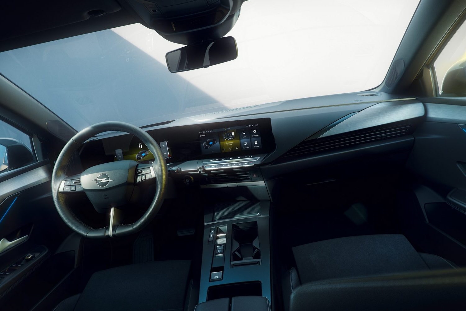 Yenilenen Opel Astra iç mekan