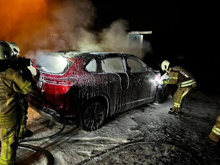 Togg T10X Sarıyer’de şarj sırasında yandı!