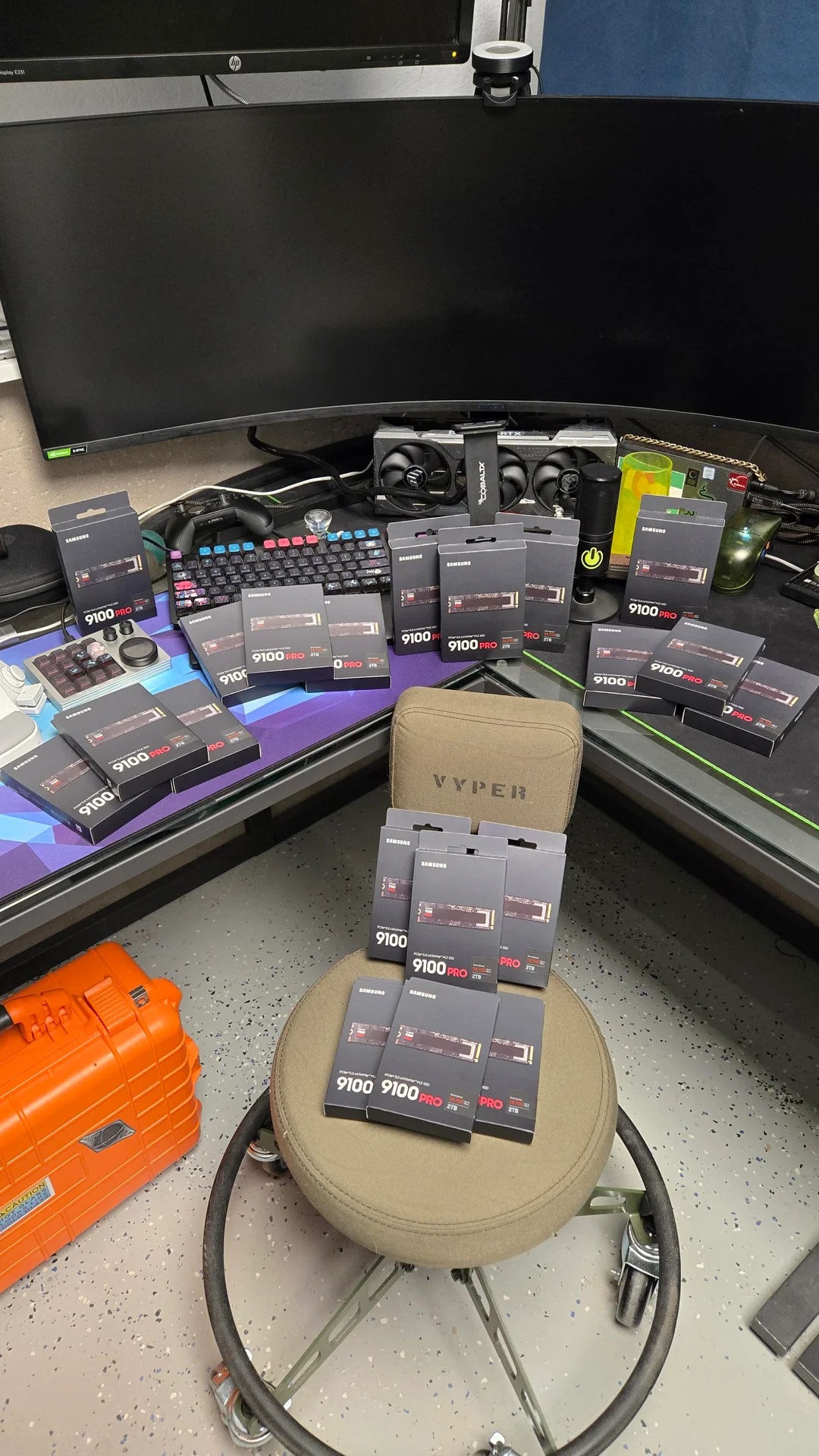 Amazon, NVMe SSD, Reddit