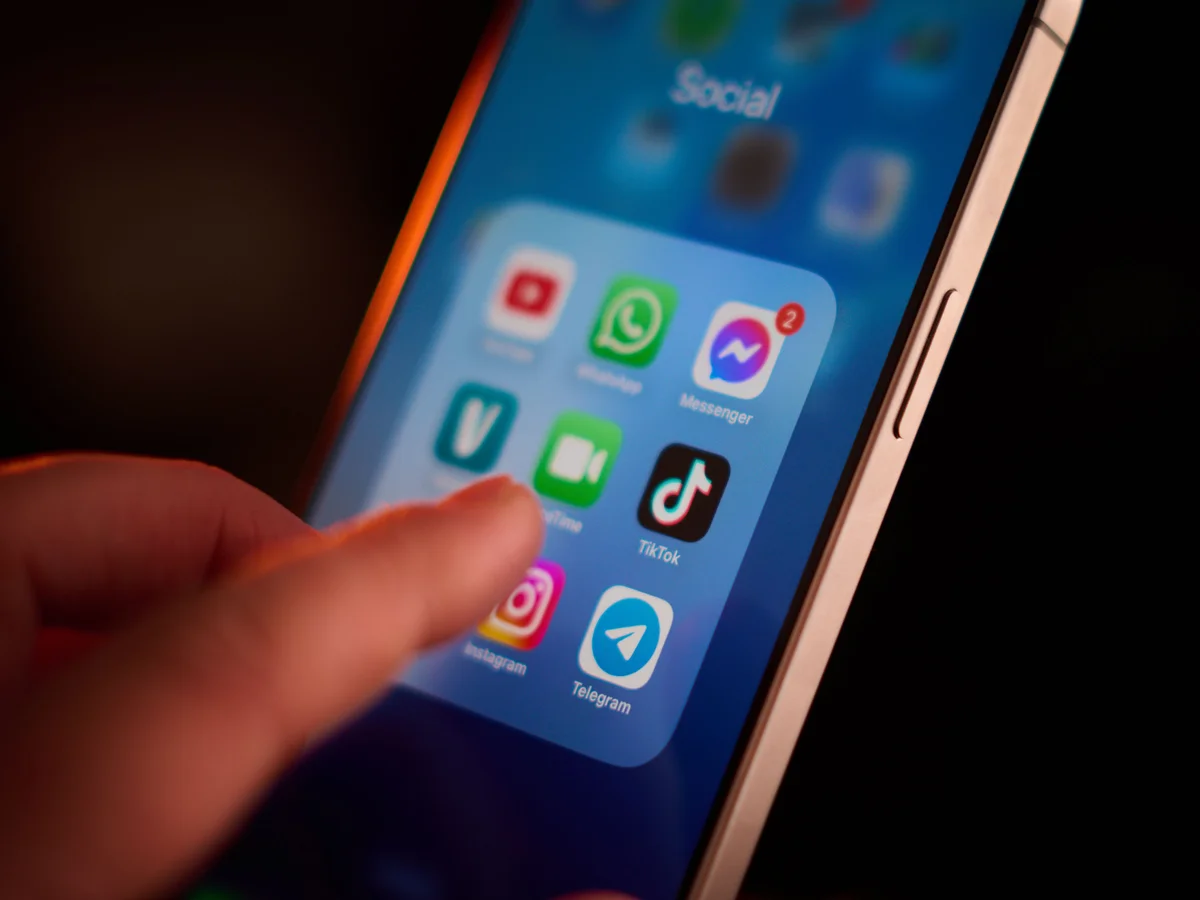 Apple, Avustralya, geliştirici, sosyal medya, 16 yaş