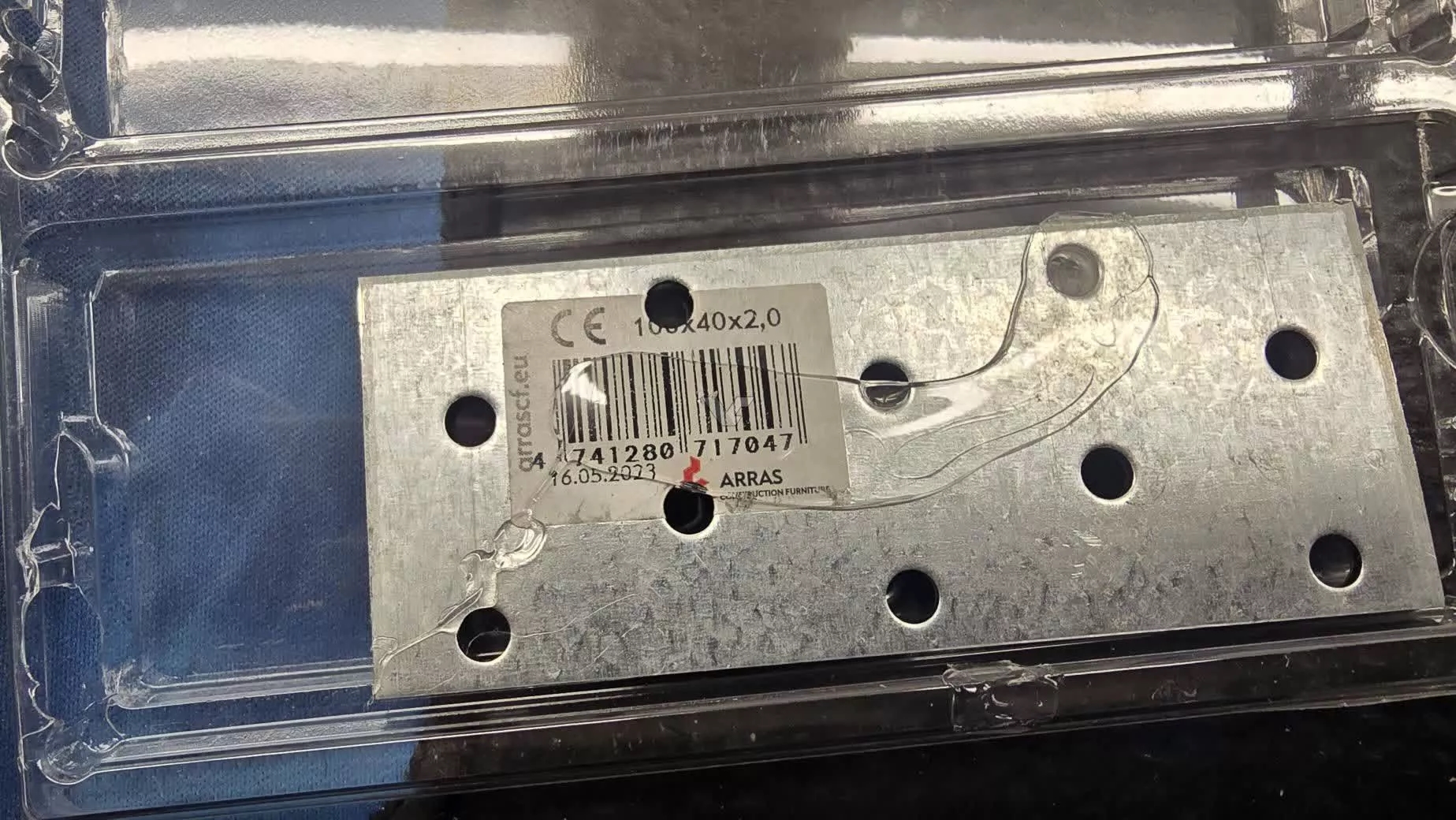 Sahte RAM modülüne yapıştırılmış metal ağırlık